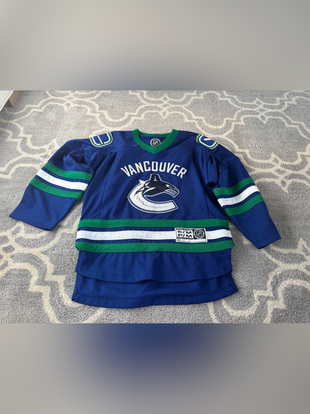 Youth Reebok Vancouver Canucks Hockey Jersey Size S/M